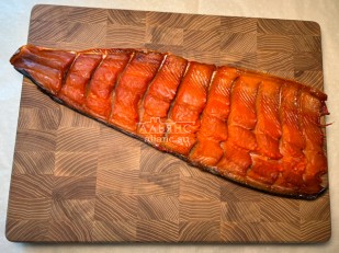 Колбаски ФОМА ЛУКИЧ (с беконом) (по 0,5кг): Горбуша боковина х/к (юкола)