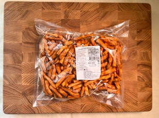 Чичарроны со вкусом холодца и хрена: Сыр копченый на ольхе с перцем 