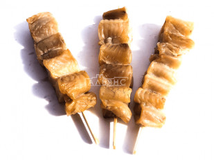 Язь (бабочка) холодного копчения: Шашлычок из сома холодного копчения